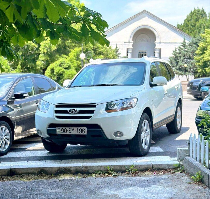 2009 Hyundai Santa Fe, 2.0L, 163000km - Image 1