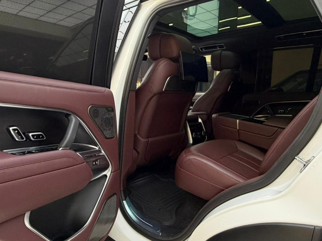 2022 Land Rover Range Rover, 4.4L, 15000km - Image 14