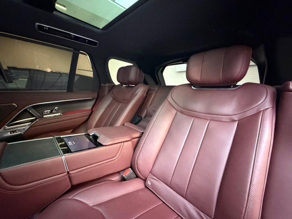 2022 Land Rover Range Rover, 4.4L, 15000km - Image 17