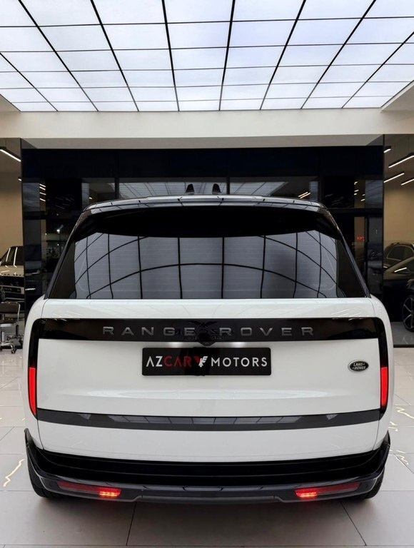 2022 Land Rover Range Rover, 4.4L, 15000km - Image 4