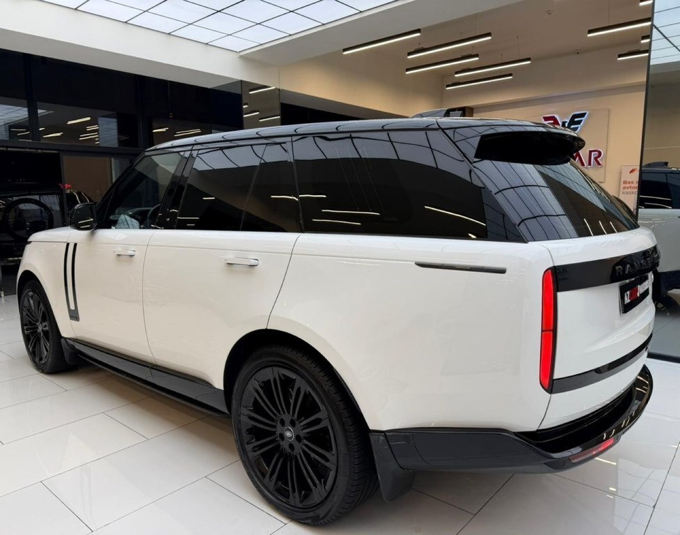 2022 Land Rover Range Rover, 4.4L, 15000km - Image 5