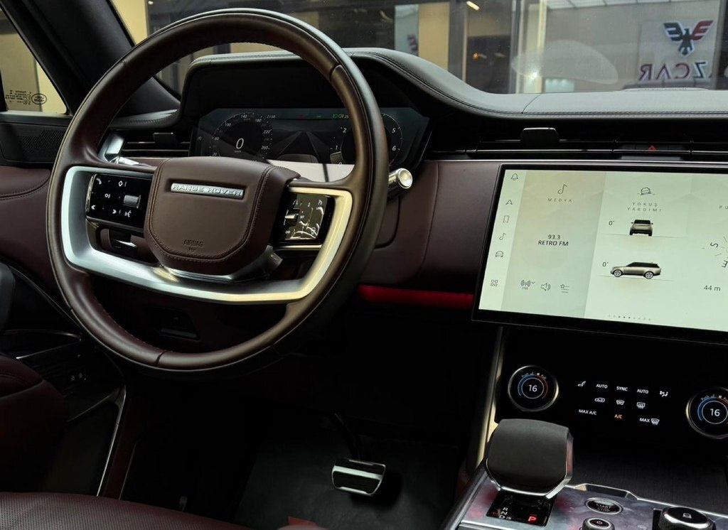2022 Land Rover Range Rover, 4.4L, 15000km - Image 9