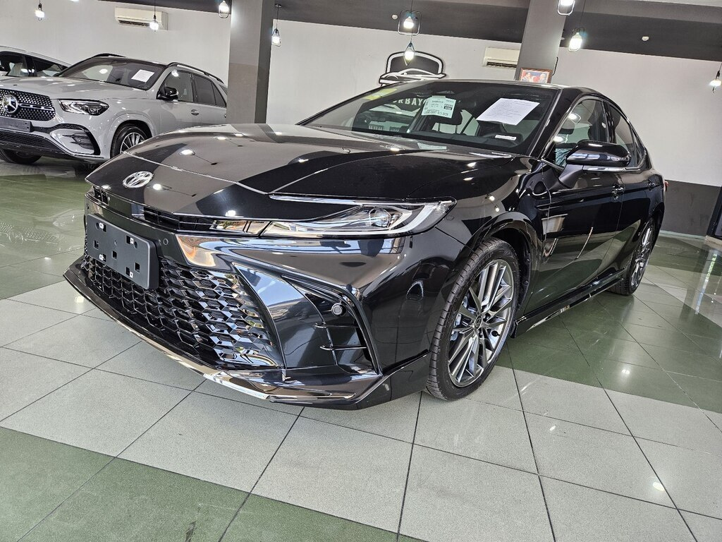 2026 Toyota Camry, 2.0L, 0km - Image 2