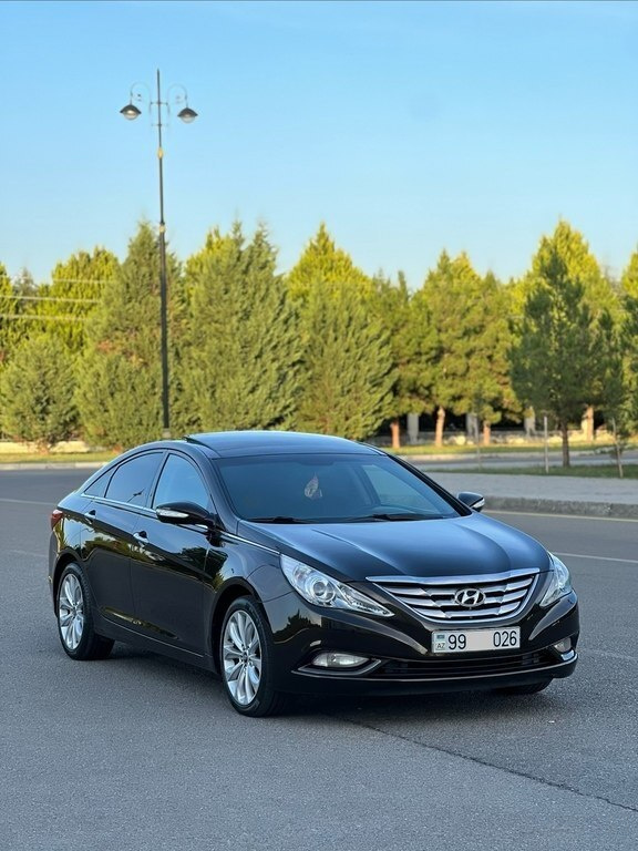2010 Hyundai Sonata, 2.0L, 251000km - Image 2
