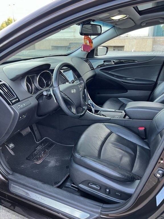 2010 Hyundai Sonata, 2.0L, 251000km - Image 11