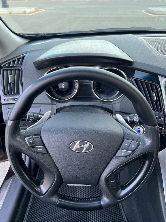 2010 Hyundai Sonata, 2.0L, 251000km - Image 13