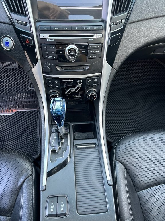 2010 Hyundai Sonata, 2.0L, 251000km - Image 14