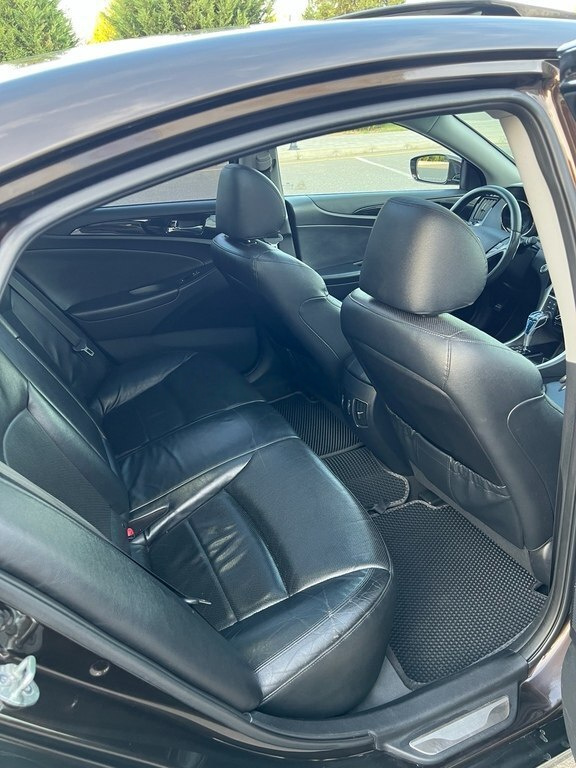 2010 Hyundai Sonata, 2.0L, 251000km - Image 15