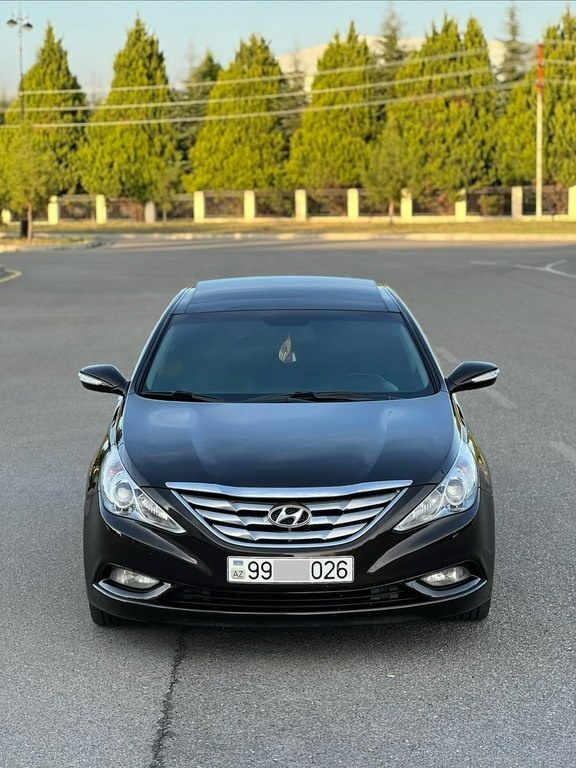 2010 Hyundai Sonata, 2.0L, 251000km - Image 3