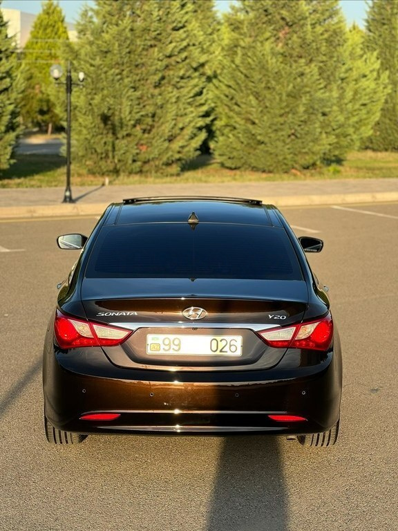 2010 Hyundai Sonata, 2.0L, 251000km - Image 4