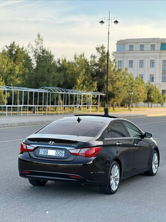 2010 Hyundai Sonata, 2.0L, 251000km - Image 6