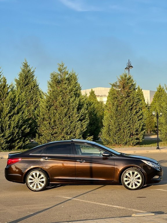 2010 Hyundai Sonata, 2.0L, 251000km - Image 7