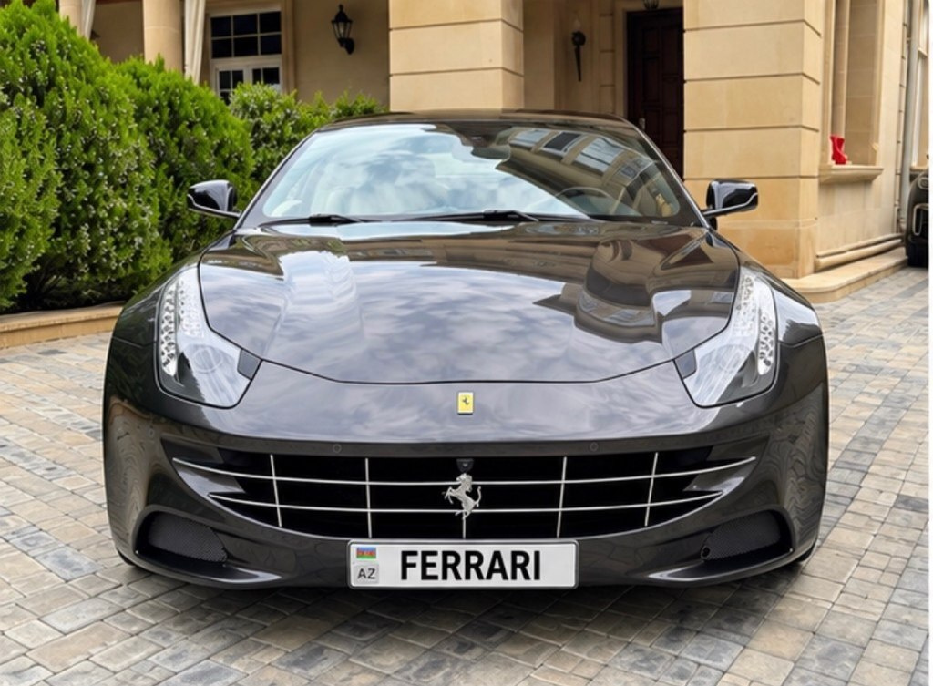 2013 Ferrari FF, 6.3L, 3968km - Image 1