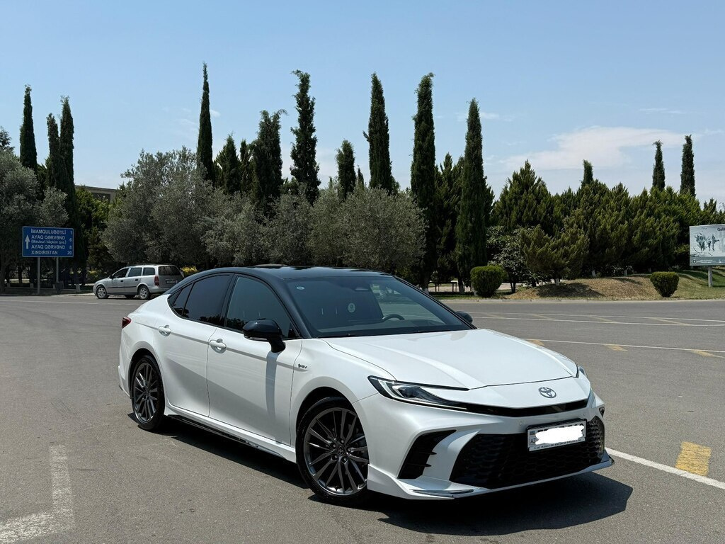 2024 Toyota Camry, 2.0L, 22000km - Image 1
