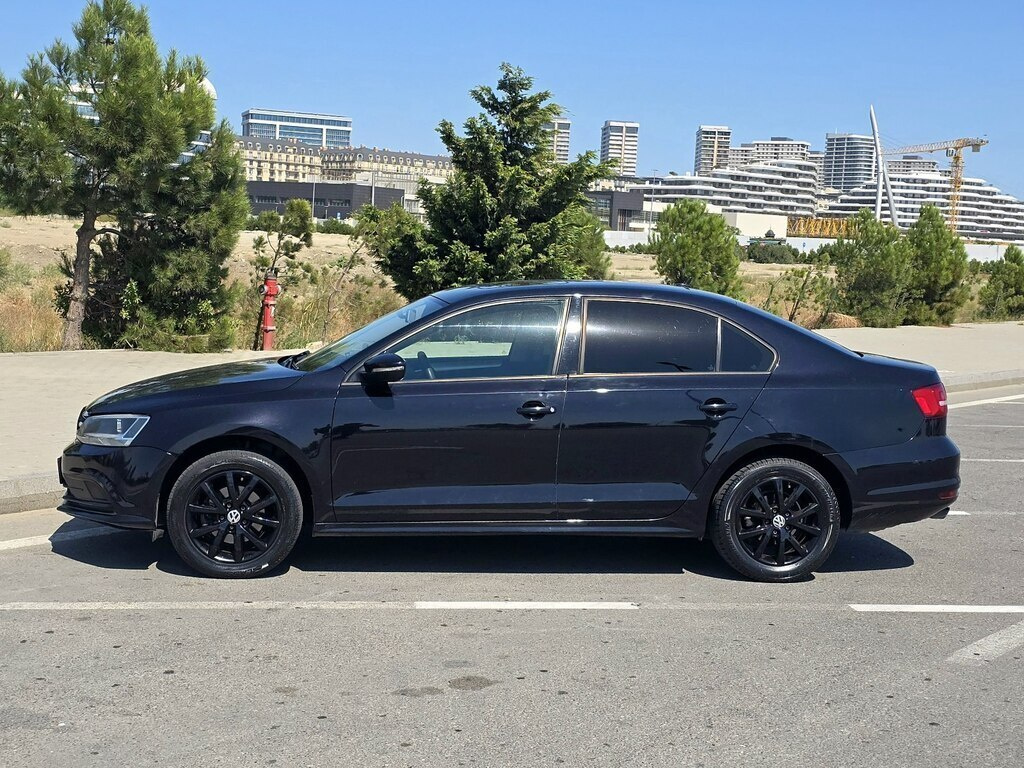 2014 Volkswagen Jetta, 2.0L, 192500km - Image 2
