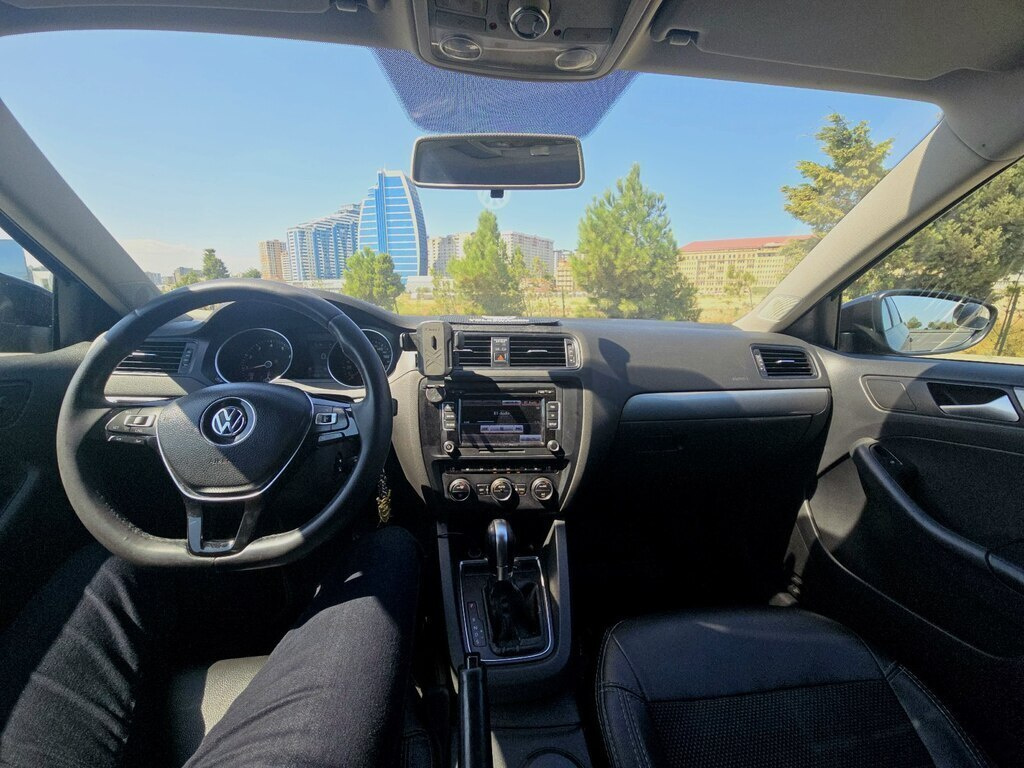 2014 Volkswagen Jetta, 2.0L, 192500km - Image 11