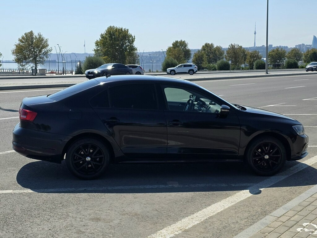 2014 Volkswagen Jetta, 2.0L, 192500km - Image 6