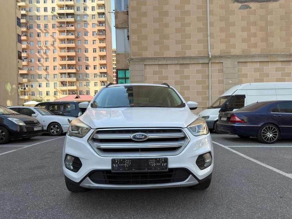 2017 Ford Escape, 1.5L, 129000km - Image 1
