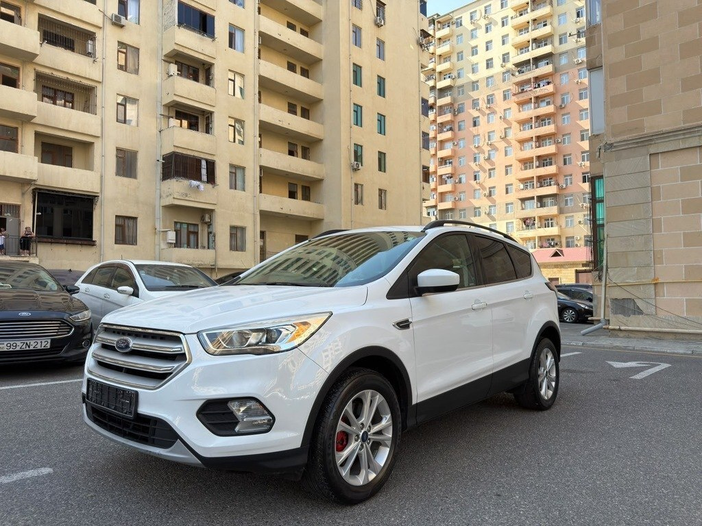 2017 Ford Escape, 1.5L, 129000km - Image 2