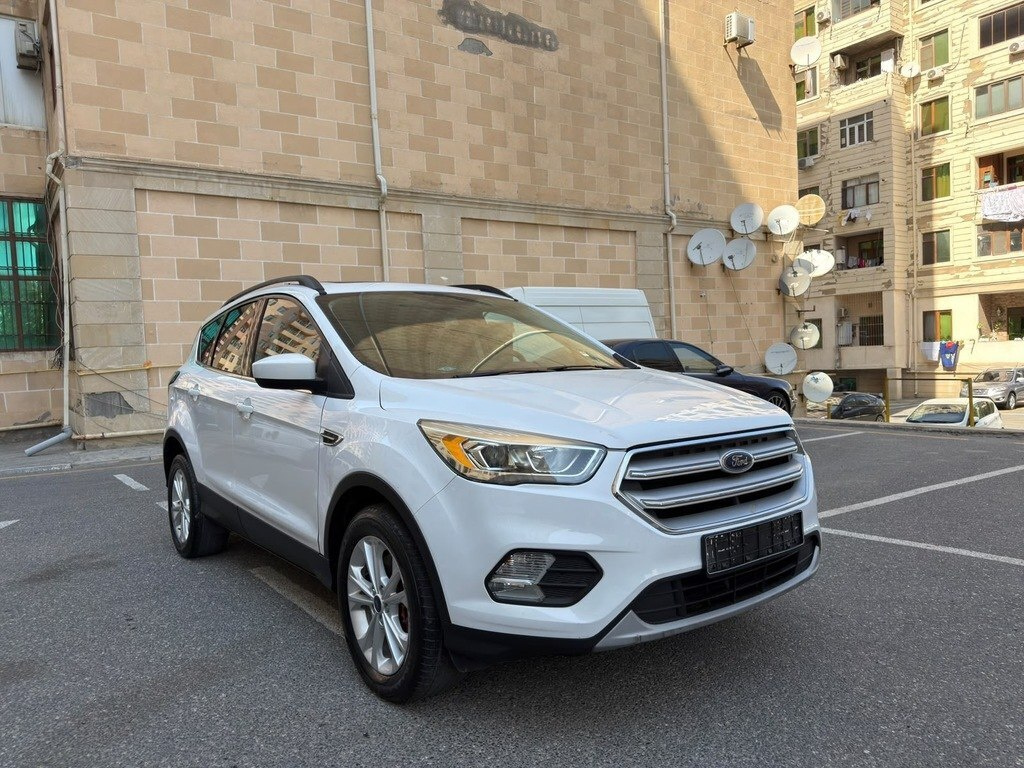 2017 Ford Escape, 1.5L, 129000km - Image 3