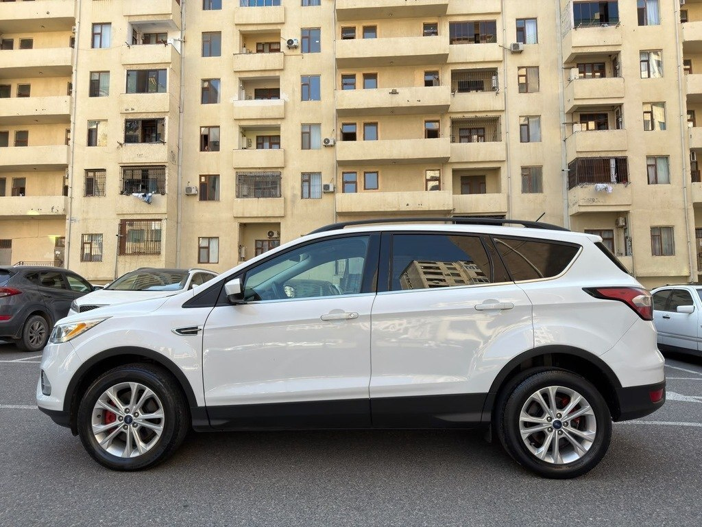 2017 Ford Escape, 1.5L, 129000km - Image 5