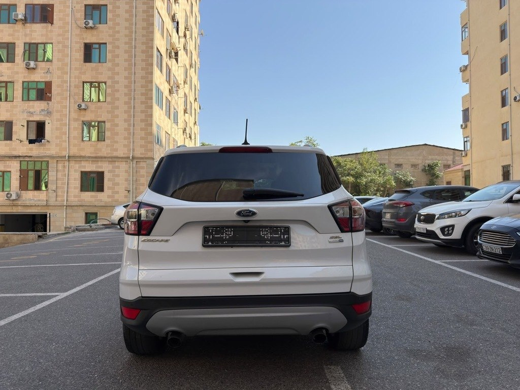 2017 Ford Escape, 1.5L, 129000km - Image 6