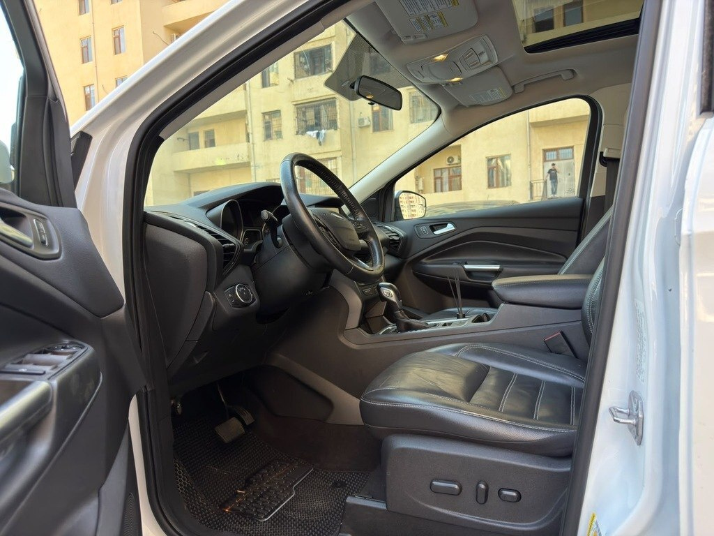 2017 Ford Escape, 1.5L, 129000km - Image 9