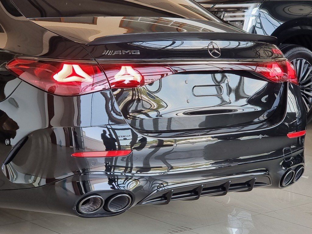 2025 Mercedes E 53 AMG 4MATIC+, 3.0L, 5500km - Image 14