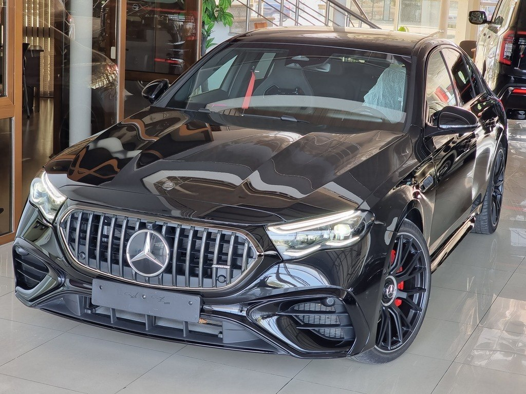 2025 Mercedes E 53 AMG 4MATIC+, 3.0L, 5500km - Image 3