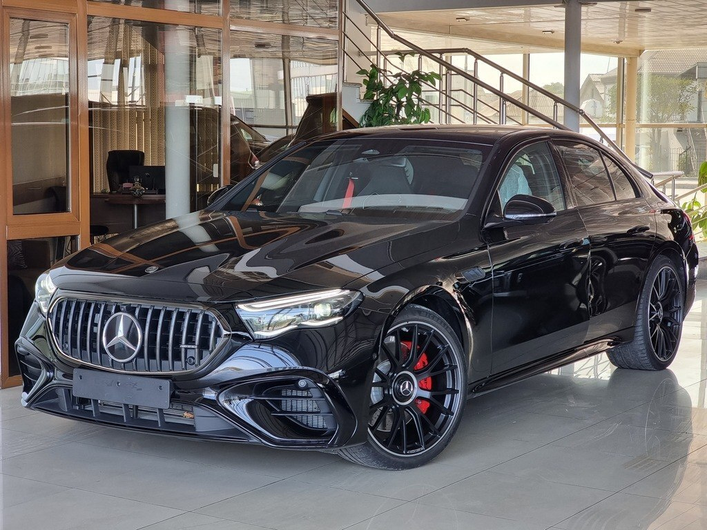2025 Mercedes E 53 AMG 4MATIC+, 3.0L, 5500km - Image 4