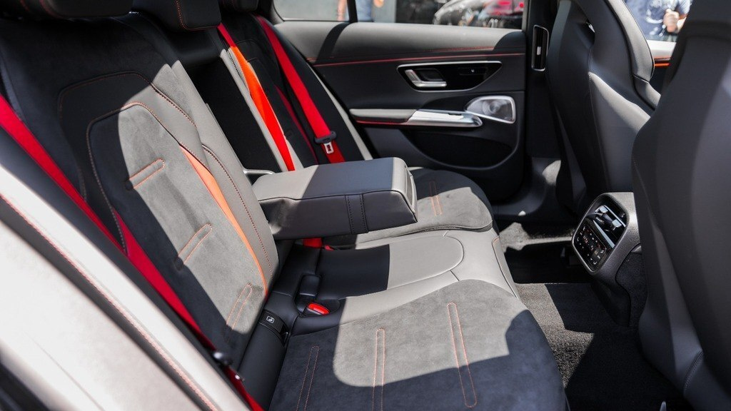 2025 Mercedes E 53 AMG 4MATIC+, 3.0L, 5500km - Image 34