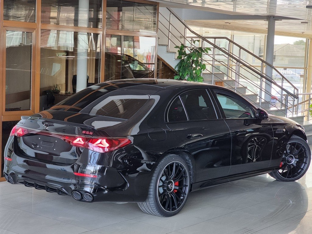2025 Mercedes E 53 AMG 4MATIC+, 3.0L, 5500km - Image 7