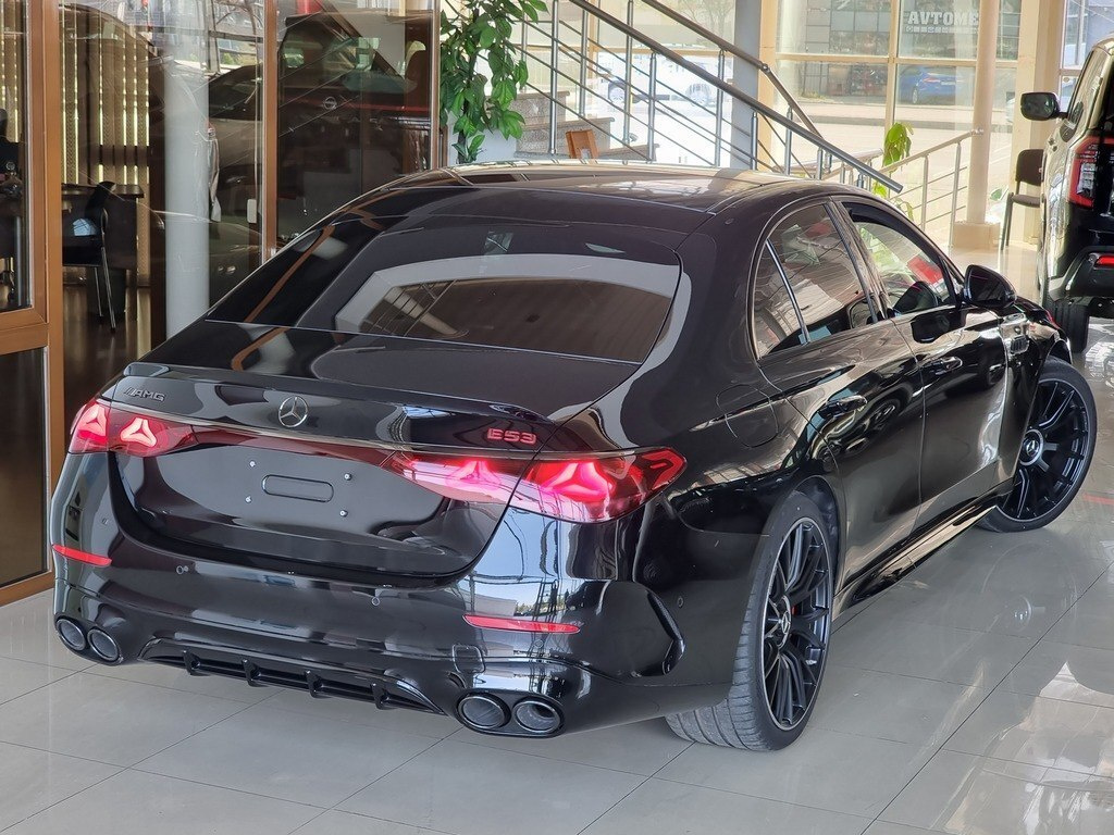 2025 Mercedes E 53 AMG 4MATIC+, 3.0L, 5500km - Image 9