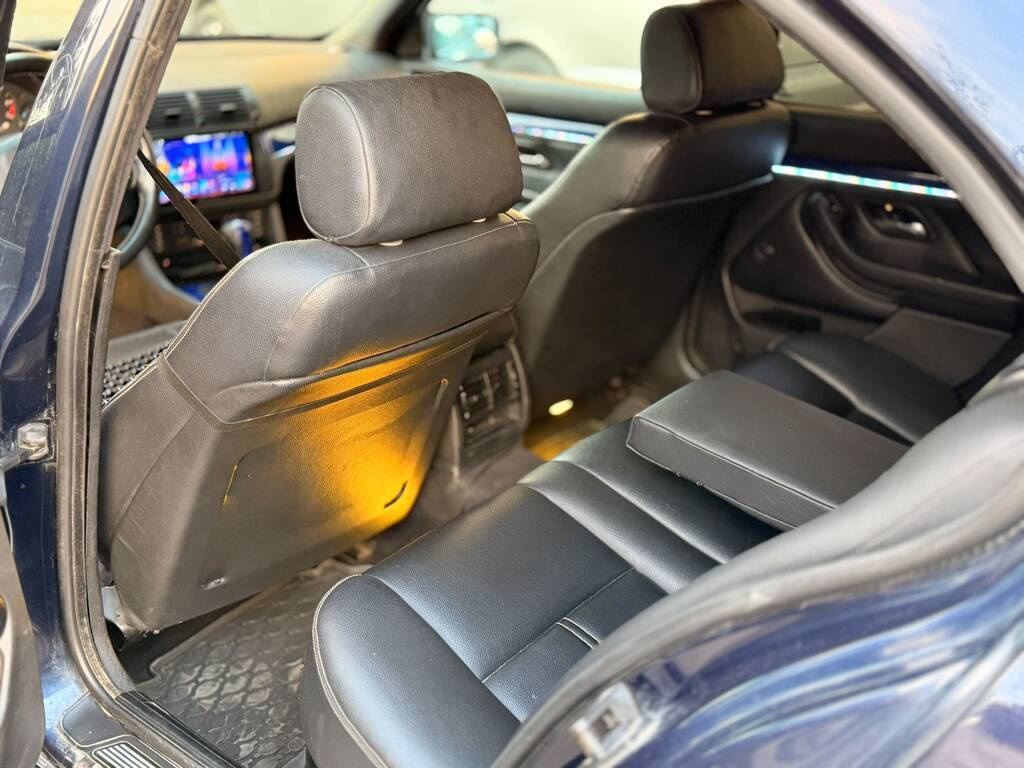 1999 BMW 528, 2.8L, 284000km - Image 2
