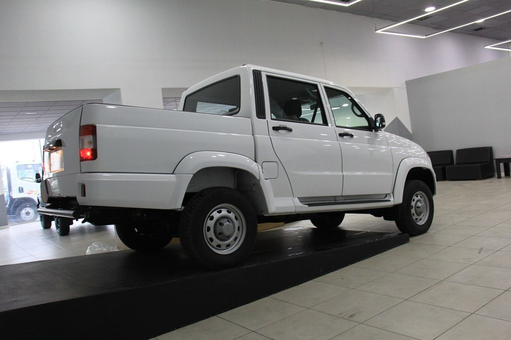 2025 UAZ Pickup, 2.7L, 0km - Image 11