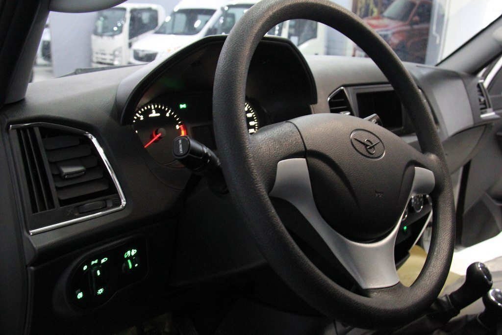 2025 UAZ Pickup, 2.7L, 0km - Image 17