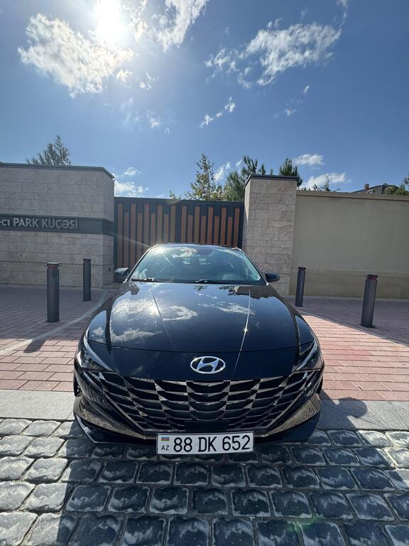 2022 Hyundai Elantra, 1.6L, 111410km - Image 1