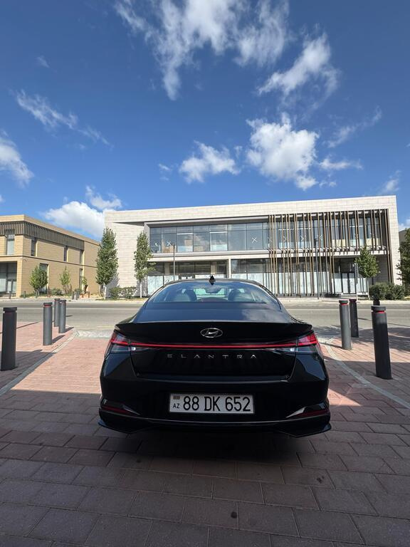 2022 Hyundai Elantra, 1.6L, 111410km - Image 3