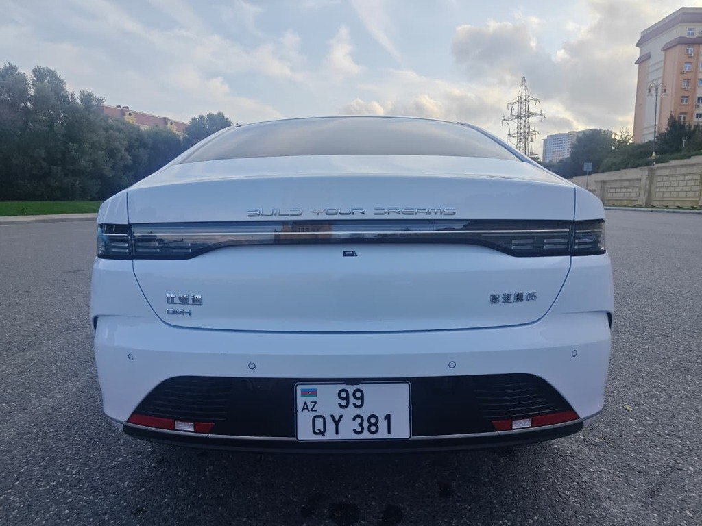 2025 BYD Destroyer 05, 1.5L, 18000km - Image 2