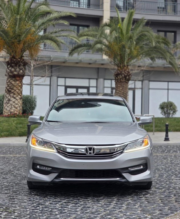 2017 Honda Accord, 2.0L, 246000km - Image 1