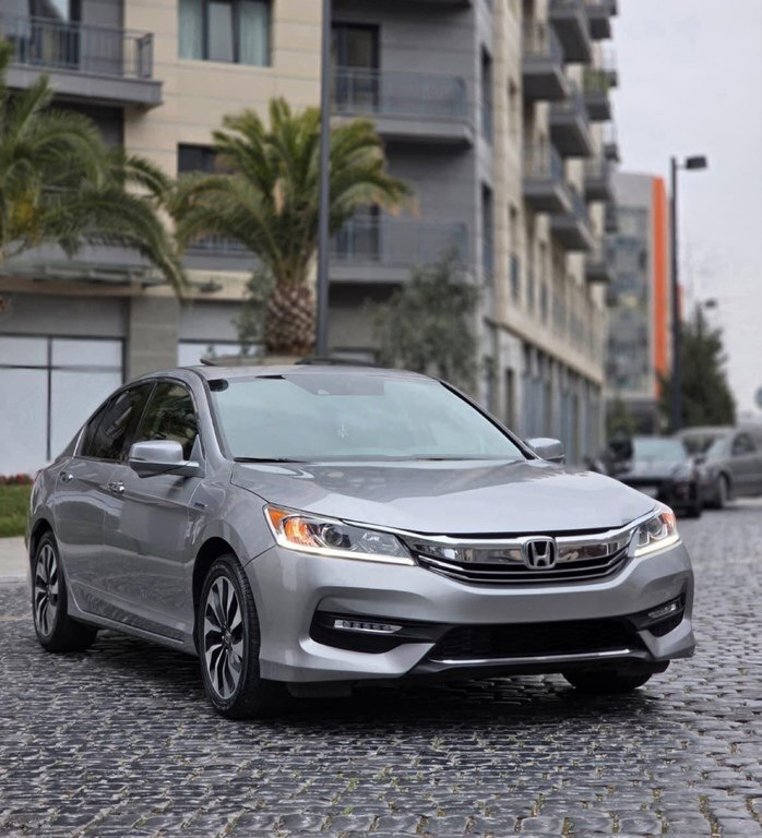 2017 Honda Accord, 2.0L, 246000km - Image 3