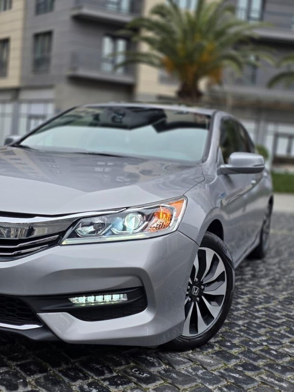 2017 Honda Accord, 2.0L, 246000km - Image 4