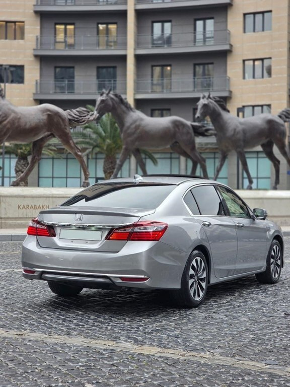 2017 Honda Accord, 2.0L, 246000km - Image 7