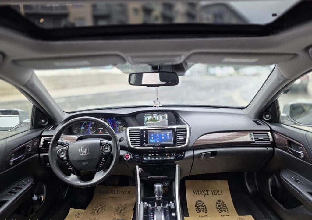 2017 Honda Accord, 2.0L, 246000km - Image 8