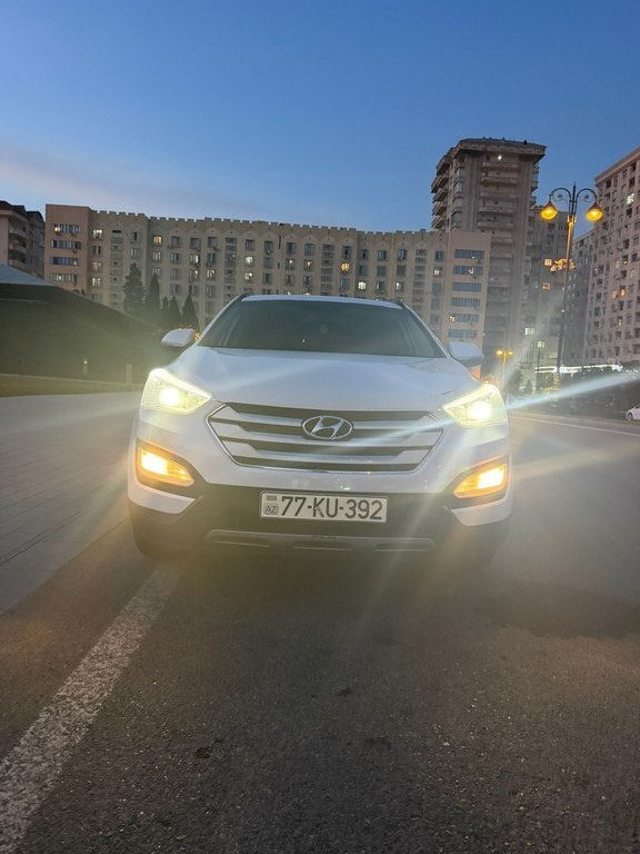 2015 Hyundai Santa Fe, 2.0L, 240000km - Image 1