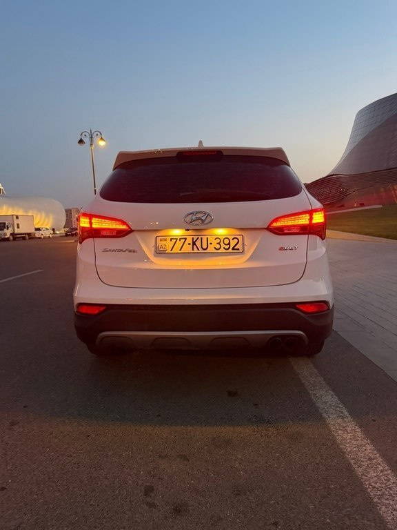 2015 Hyundai Santa Fe, 2.0L, 240000km - Image 3