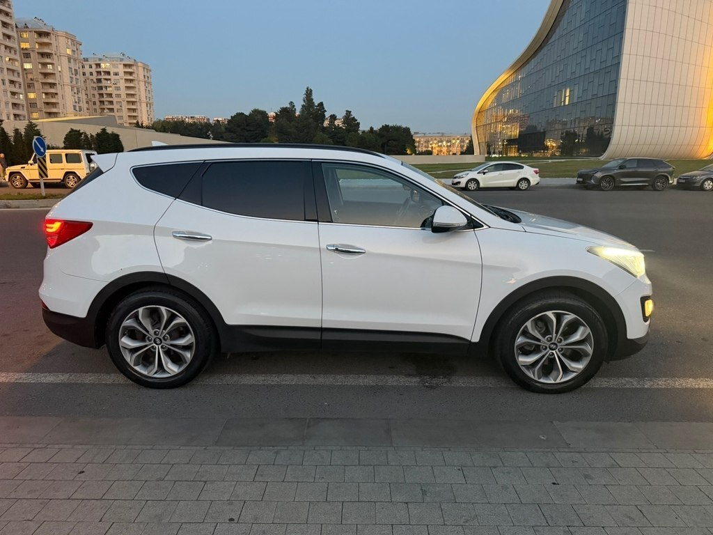 2015 Hyundai Santa Fe, 2.0L, 240000km - Image 6