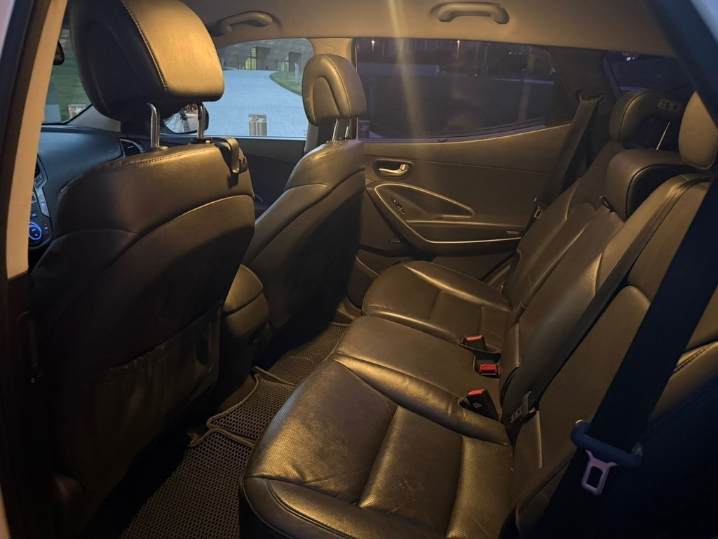 2015 Hyundai Santa Fe, 2.0L, 240000km - Image 8