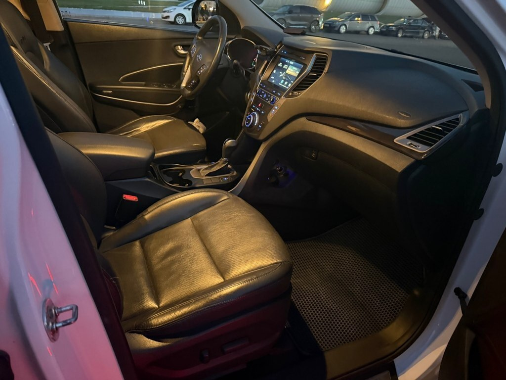 2015 Hyundai Santa Fe, 2.0L, 240000km - Image 10