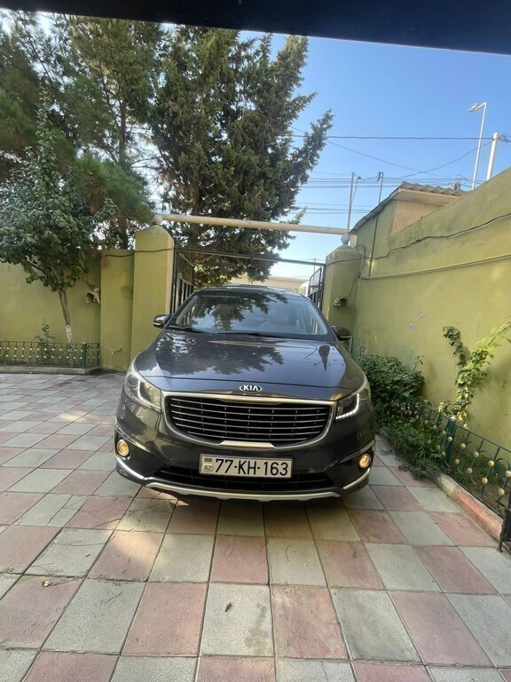 2015 Kia Carnival, 2.2L, 157000km - Image 1
